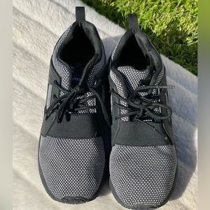 bcg Boys/girls running shoes.